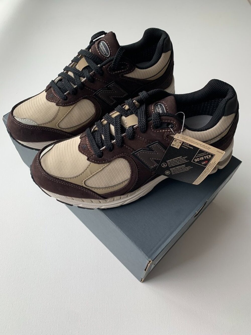 New Balance 2002R GORE-TEX 'Black Coffee MEN'S SIZE 7.5